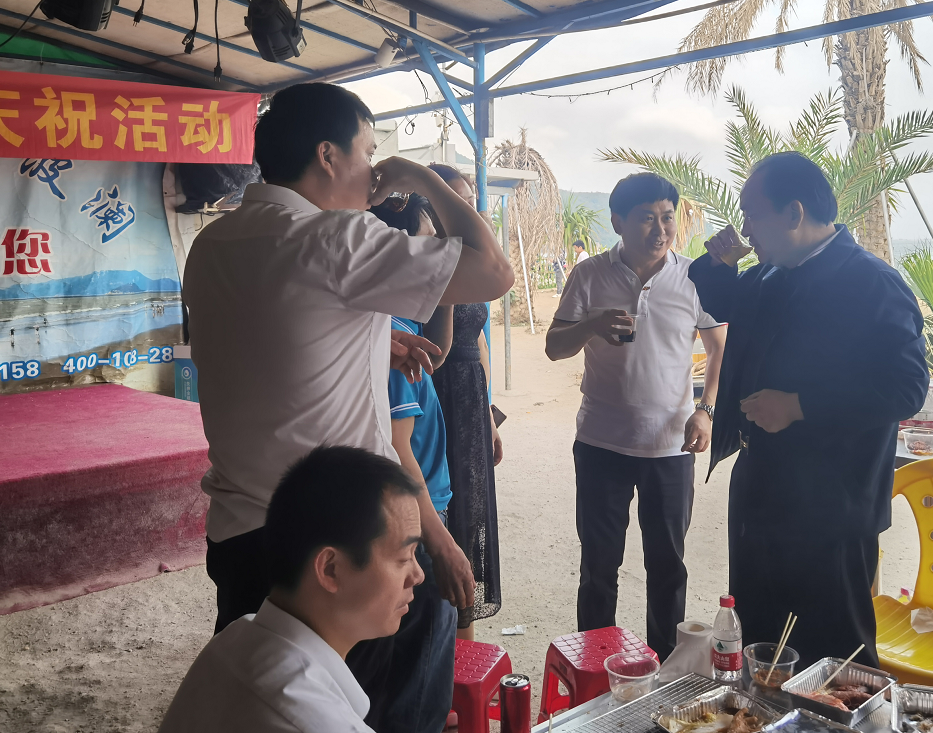 组织2021年第一届员工生日集体庆祝活动