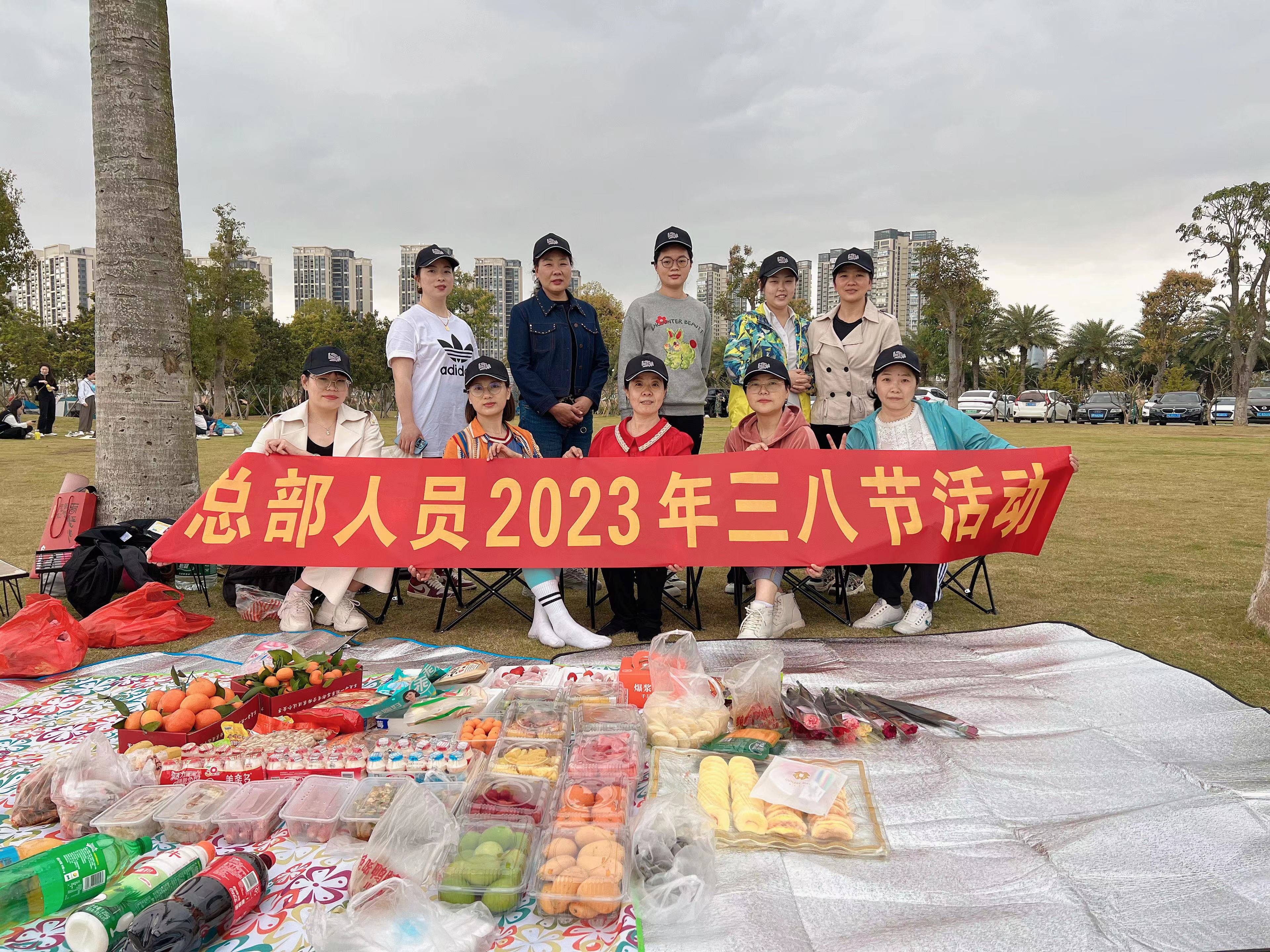 康怡餐饮组织女职工三八节活动