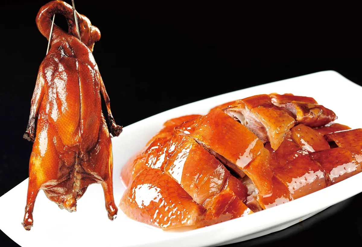 广东“烧味三宝”之一的脆皮烧鹅